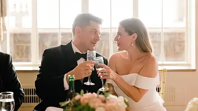 Jak ubrać się na wesele? Zasady stylu i modowe porady